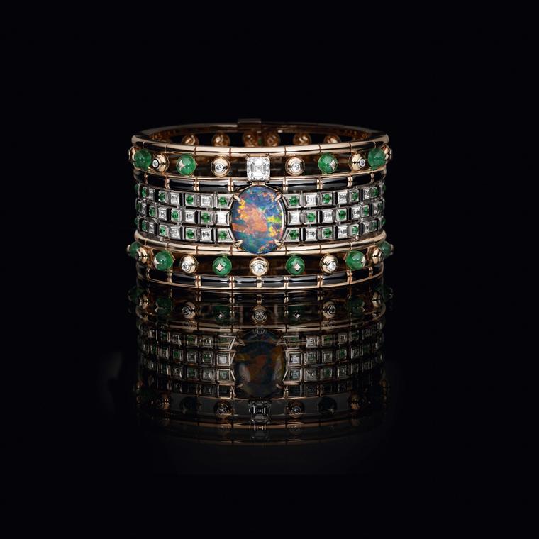monumental_bracelet_high_jewellery_collection_2025_by_louis_vuitton_laziz_hamani.jpg__760x0_q75_crop-scale_subsampling-2_upscale-false